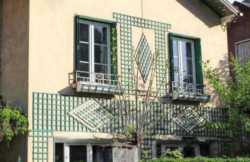 Bagneres-de-Luchon House | Maison accueillante à Bagnères-de-Luchon avec vue sur la montagne.b