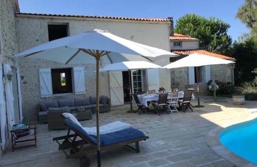 Saint-Gregoire-d'Ardennes Villa | Maison ancienne avec piscine au milieu des vignes