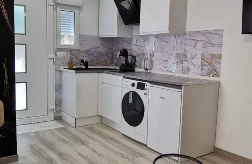 Saint-Etienne House | Maison Appartement Triplex Avec Jacuzzi et Sauna