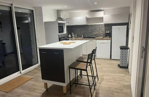 Batilly House | Maison au Bord de L'orne Dans un Cadre Verdoyant