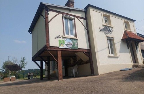 Batilly House | Maison au Bord de L'orne Dans un Cadre Verdoyant