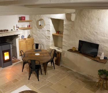 Flavigny-sur-Ozerain House | Maison authentique