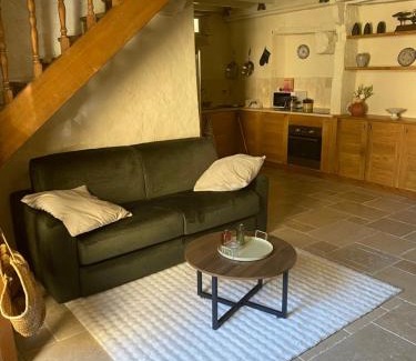 Flavigny-sur-Ozerain House | Maison authentique