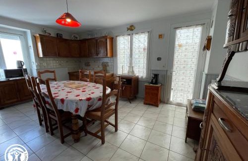 Thire House | Maison Authentique avec Cour Privée, Wifi et Proximité Activités – Thiré, Vendée - FR-1-426-396