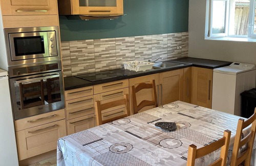 Job House | Maison Calme