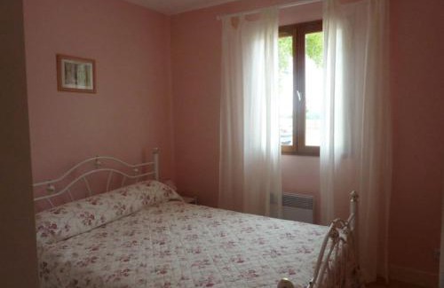 Saint-Meard-de-Drone House | Maison charmante avec terrasse, jardin clos et animaux acceptés - FR-1-616-90