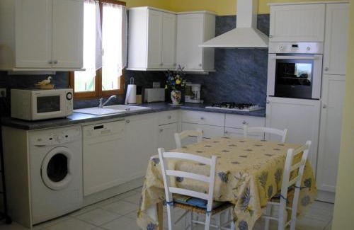 Saint-Meard-de-Drone House | Maison charmante avec terrasse, jardin clos et animaux acceptés - FR-1-616-90