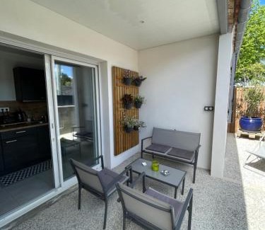 Rochefort House | Maison chaleureuse avec terrasse privative proche de la gare et du centre-ville