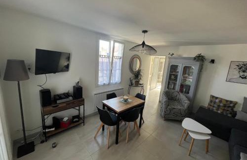 Rochefort House | Maison chaleureuse avec terrasse privative proche de la gare et du centre-ville