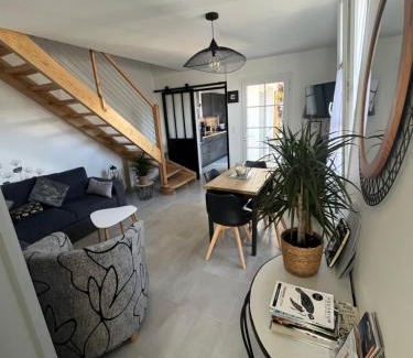 Rochefort House | Maison chaleureuse avec terrasse privative proche de la gare et du centre-ville
