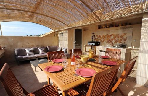 Villeneuve-les-Avignon House | Maison confortable à Villeneuve-lès-Avignon, plancha incluse