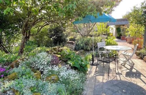 Brehemont House | Maison confortable à Bréhémont avec jardin paisible
