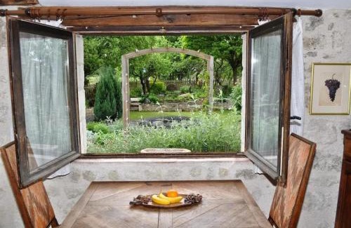 Brehemont House | Maison confortable à Bréhémont avec jardin paisible
