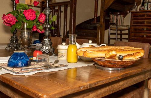 Saint-Amand-de-Vergt Bed & Breakfast | Maison Croix du sud. Chambre Fruits de la Passion
