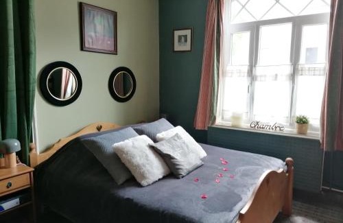 Walcourt Bed & Breakfast | Maison d'hôte Les Notes Endormie Chambre Secrète