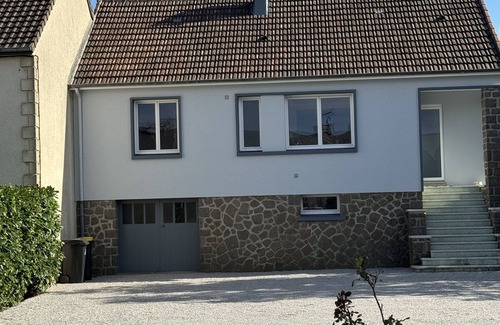 Quettehou House | Maison de 3 Chambres, Cuisine Équipée, Terrasse sur Pilotis, 2 Salle de Bains