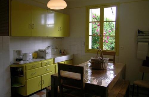 Dompierre-sur-Besbre House | Maison de bourg cosy avec jardin clos, proche Le Pal, tout confort pour 10 pers., draps inclus - FR-1-489-109