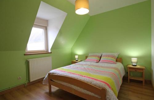 Mauves-sur-Huisne House | Maison de campagne rénovée avec jardin clos, terrasse, jeux, 5 chambres, et animaux acceptés - FR-1-497-109