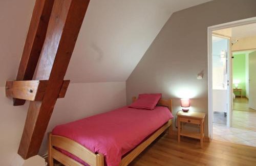 Mauves-sur-Huisne House | Maison de campagne rénovée avec jardin clos, terrasse, jeux, 5 chambres, et animaux acceptés - FR-1-497-109