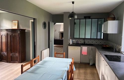 Sixt-sur-Aff House | Maison de Campagne Dans le Parc D'un Manoir du 16e Siècle