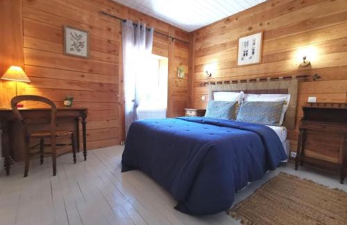 Sembadel Bed & Breakfast | Maison de campagne paisible avec terrasse et animaux admis - FR-1-582-505