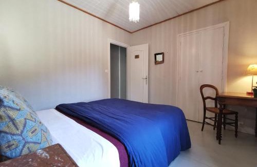 Sembadel Bed & Breakfast | Maison de campagne paisible avec terrasse et animaux admis - FR-1-582-505