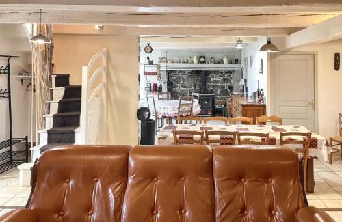 Chastreix House | Maison de campagne spacieuse à Chastreix avec cheminée
