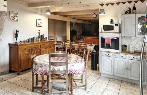 Chastreix House | Maison de campagne spacieuse à Chastreix avec cheminée