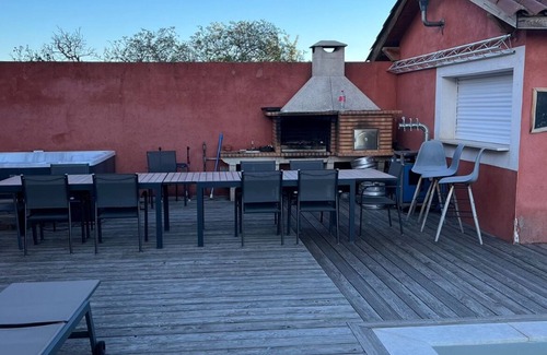 Saint-Maurice-sur-Dargoire House | Maison de Campagne Tranquille à 30 Minutes de Lyon Avec Piscine, Boulodrome