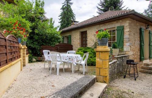 Mazeyrolles House | Maison de charme avec piscine, au cœur de Prats du Périgord, idéale pour 4 pers. et animaux acceptés - FR-1-616-353