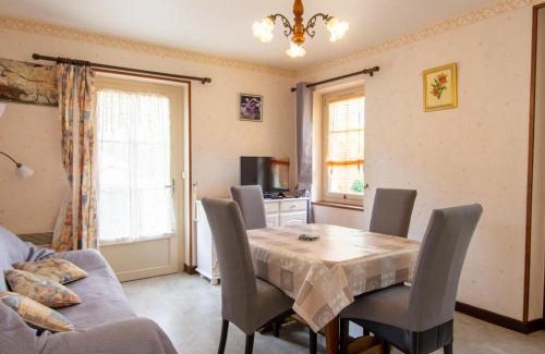 Mazeyrolles House | Maison de charme avec piscine, au cœur de Prats du Périgord, idéale pour 4 pers. et animaux acceptés - FR-1-616-353