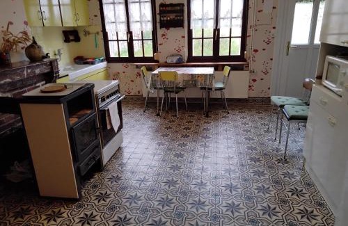 Mailly-Maillet House | Maison de charme à Mailly-Maillet avec jardin clôturé et cheminée