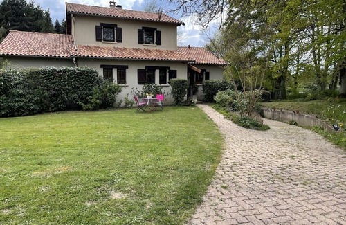 Couzeix House | 🌿 Maison de Charme 4 Étoiles Gite de France- Piscine Chauffée & Grand Parc 🌿