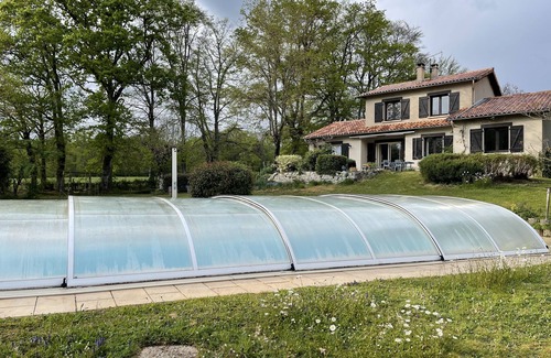 Couzeix House | 🌿 Maison de Charme 4 Étoiles Gite de France- Piscine Chauffée & Grand Parc 🌿