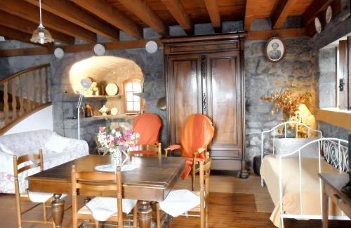 Lascelle House | Maison de charme dans le Parc des Volcans d'Auvergne avec terrasse