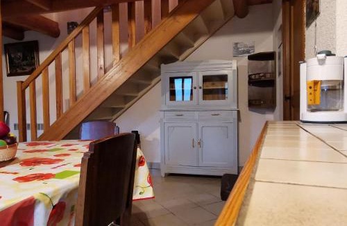 Allegre House | Maison de charme en pierre au bord d’un ruisseau, proche d’un bourg médiéval – Jardin et garage inclus - FR-1-582-151