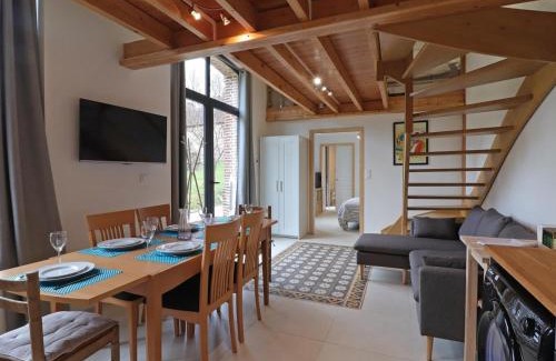 L'Aigle Apartment | Maison de charme : piscine, sauna, salle de jeux, studio en option, idéal pour détente et sport - FR-1-497-140