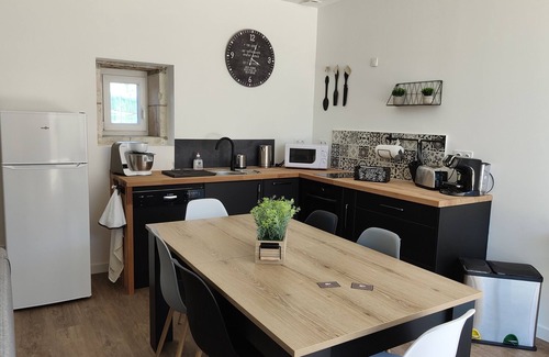 Noyant-de-Touraine Apartment | Maison de Famille-Apartment-Modern-Ensuite with Bath-Courtyard view