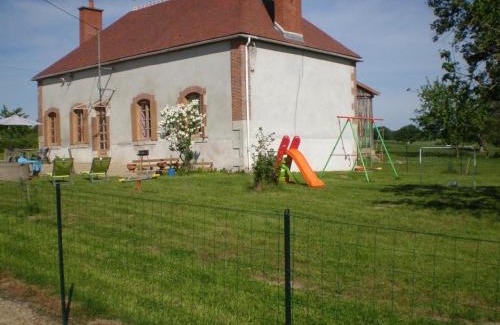 Cressanges House | Maison de Ferme Rénovée avec SPA, Salle de Jeux et Activités pour Enfants - FR-1-489-28