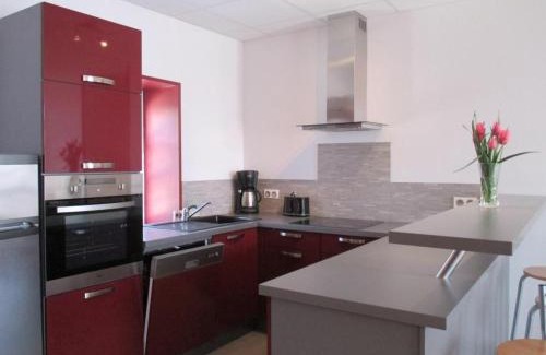 Cressanges House | Maison de Ferme Rénovée avec SPA, Salle de Jeux et Activités pour Enfants - FR-1-489-28