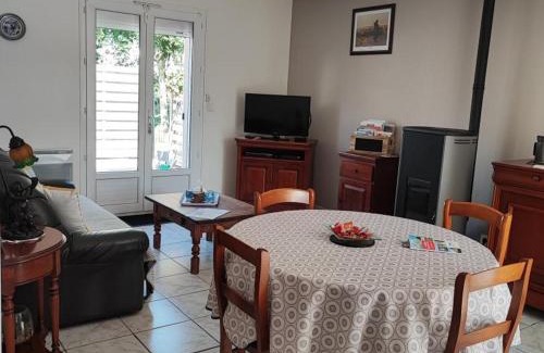 Hesdigneul-les-Boulogne House | Maison de plain-pied avec cour privée, proche de la plage, idéale pour familles, Côte d'Opale. - FR-1-376-108