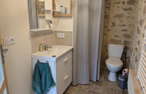 Saint-Laurent-sur-Sevre Apartment | Maison de Vacances 12min du Puy du fou grand studio