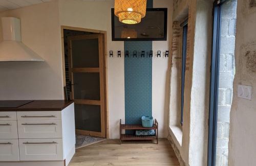 Saint-Laurent-sur-Sevre Apartment | Maison de Vacances 12min du Puy du fou grand studio