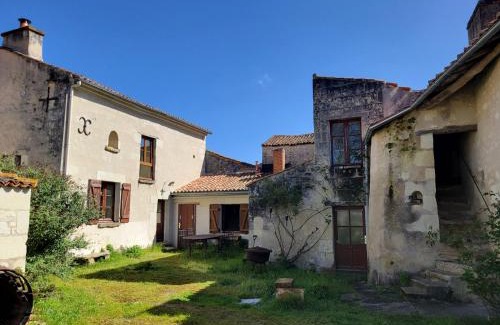 Bouille-Loretz House | Maison de Loretz du 18e siècle en Anjou entre vignes et châteaux
