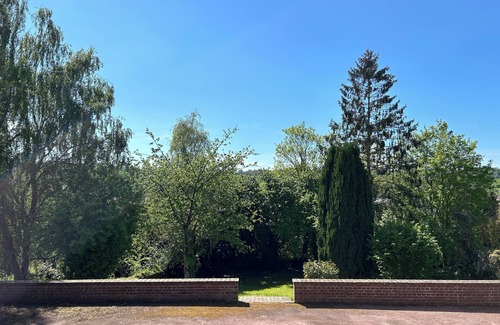 Lisieux House | Maison de Maître en Centre Ville Avec un Grand Jardin Ensoleillé !