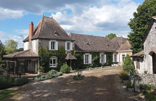 Pomport House | Maison de maitre with beautiful views over the vineyards. Large swimming pool.
