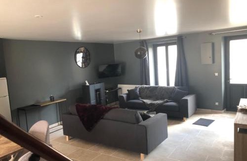 Prehy House | Maison de Pauline, Chablis Vineyard