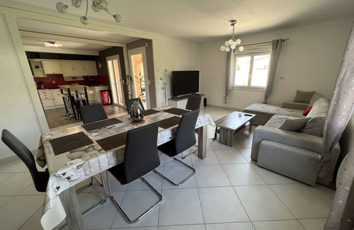 Villeneuve-sur-Lot House | Maison de Vacances Plain Pieds Avec Piscine et Climatisation