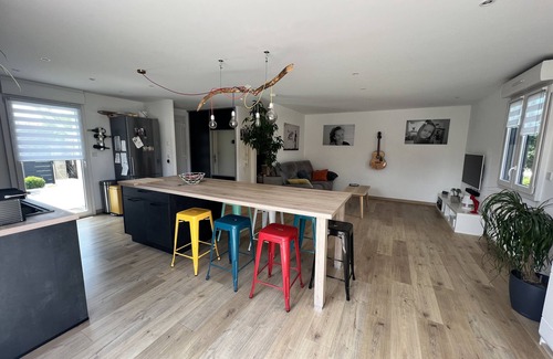 Jeuxey House | Maison de Vacances , Terrasse, Piscine, Jardin à 2 min de la Ville