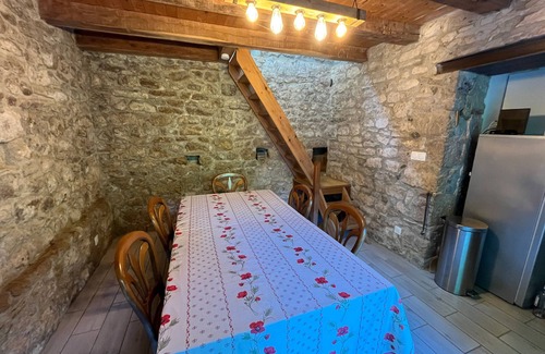 Luzech House | Maison de vigne en bord du Lot/Vineyard house cottage on the banks of the Lot